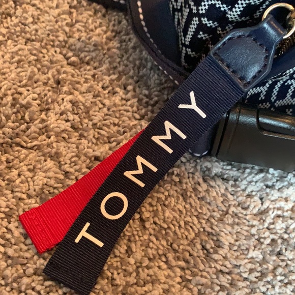 Tommy Hilfiger Fanny Pack - Picture 9 of 16